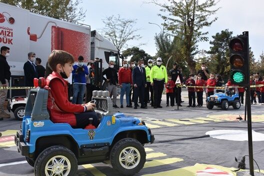 Emniyet Genel Müdürlüğü “Mobil Trafik Eğitim TIR’ı” Siirtli çocuklarla buluştu.