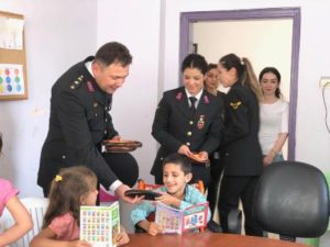 Siirt İl Jandarma Komutanlığı’nda görevli askerler, özel rehabilitasyon merkezindeki engelli
