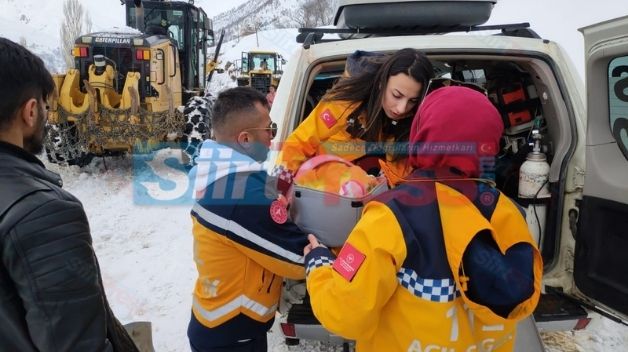 Siirt’te Karla Kaplı Yollarda Ekipler, 40 Günlük Bebek İçin Seferber Oldu