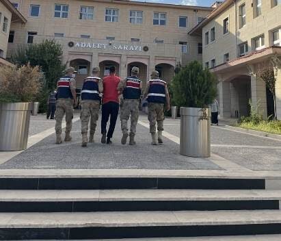 Siirt İl Jandarma Komutanlığı ekiplerince haklarında kasten adam öldürme suçundan