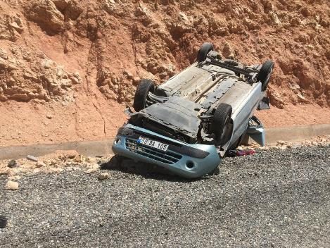 Siirt’te sürücüsünün direksiyon hakimiyetini kaybettiği aracın takla atması sonucu meydana