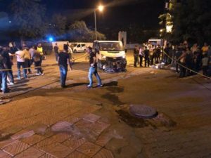 Siirt’in Aydınlar Caddesinde minibüs ile motosikletin kafaya çarpışması sonucu meydana