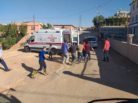 Siirt’te boş bir arazide moloz yığını içinde oyun oynarken karnına
