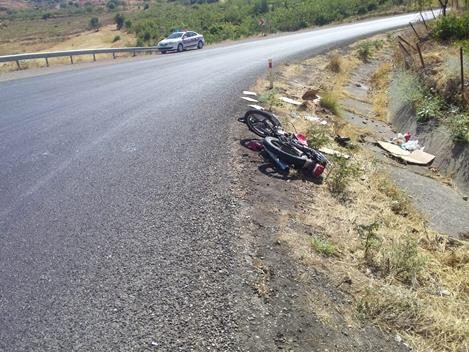 Siirt-Eruh karayolunda motosiklet ile TIR’ın çarpıştığı kazada motosiklette bulunan 2