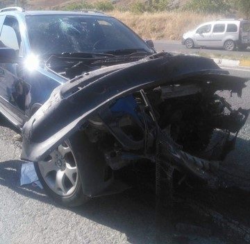 Siirt’te otomobil ile kamyonun çarpışması sonucu meydana gelen trafik kazasında