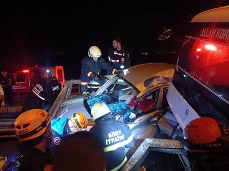 Siirt’te otomobil ile su tankerinin çarpışması sonucu meydana gelen trafik