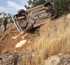 Siirt’in merkeze bağlı Meydandere köyünde sürücüsünün direksiyon hakimiyetini kaybettiği araç