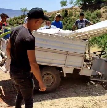 Siirt’te pat pat olarak tabir edilen tarım aracı, sürücüsünün direksiyon