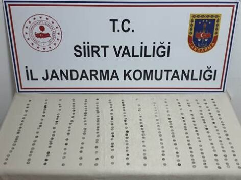 Siirt’te jandarmanın düzenlediği operasyonda Roma dönemine ait olduğu değerlendirilen 321