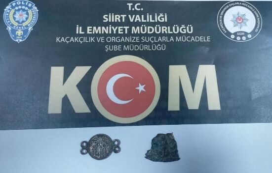 Siirt’te, Asayiş Şube Müdürlüğü ekipleri bir şüphelinin üst aramasında tarihi