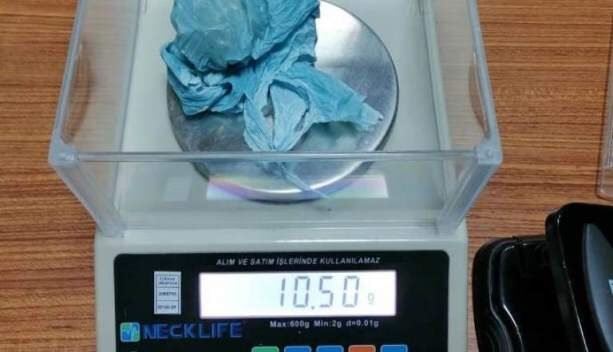 Siirt’te devriye gezen polis ekipleri, şüphe üzerine durdurdukları bir şahısta