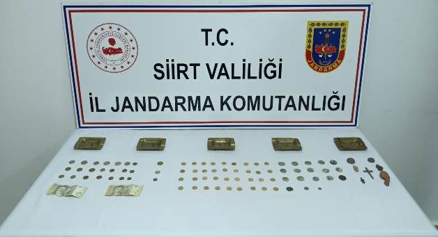 Siirt’te, ellerindeki tarihi eserleri satmak için müşteri arayan 2 şüpheli,