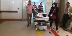 SİİRT’TE TRAKTÖR DEVRİLDİ: 1 YARALI