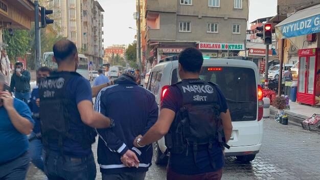 Siirt’te düzenlenen uyuşturucu operasyonunda 1 şüpheli gözaltına alındı. İl Emniyet
