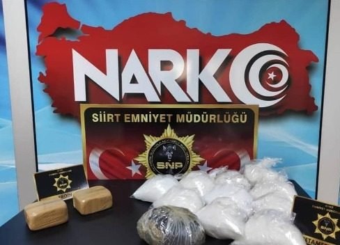Siirt’in Pervari ilçesinde düzenlenen uyuşturucu operasyonunda gözaltına alınan 5 zanlıdan
