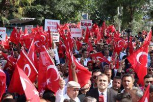 Siirt’te sivil toplum kuruluşları (STK) öncülüğünde yapılan yürüyüşle terör örgütü