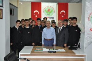 Siirt Sosyal Yardım ve Kültür Vakfı,  sporcu öğrencilere eşofman ve