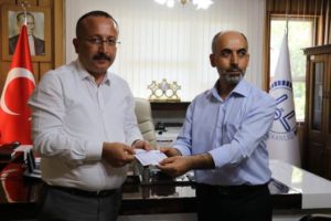 Siirt Valisi Ali Fuat Atik, Türkiye Diyanet Vakfı’na Kurban bağışında
