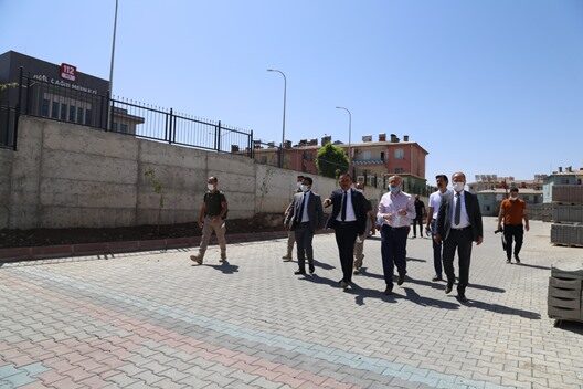 Siirt Valisi ve Belediye Başkan Vekili Osman Hacıbektaşoğlu, alt ve üst