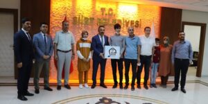 SİİRT VALİSİ LGS TÜRKİYE BİRİNCİSİ DLYAR SAFO’YU ÖDÜLLENDİRDİ