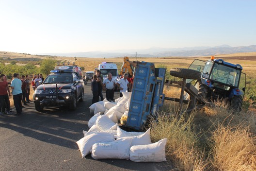 GÖKÇEBAĞ’DA TRAKTÖR DEVRİLDİ: 5 YARALI