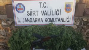 Siirt’in Kurtalan İlçesinde bir şahsın silah ve uyuşturucu bulundurduğu ihbarını