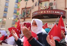 SİİRTLİLER VE DİYARBAKIR ANNELERİNDEN ‘TERÖRE LANET’ YÜRÜYÜŞÜ