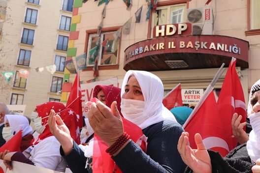 Diyarbakır anneleri ve Siirt’ten giden sivil toplum kuruluşlarının temsilcileri “Teröre