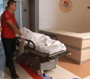 Siirt’in Conkbayır Mahallesinde 2. kattaki evlerinin balkonundan düşen 4 yaşındaki