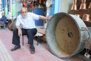 Siirt’te 77 yaşındaki bakır ustası Nasri Bakırcı, Osmanlı döneminde kalma