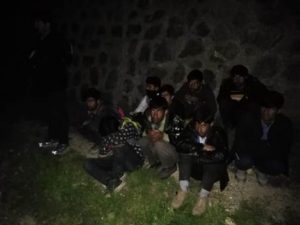 Siirt İl Jandarma ekiplerince ülkeye yasa dışı yollarla giren 22