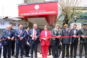 Siirt’te açılan 80 kişilik ‘23 Nisan Çocuk Kütüphanesi’nde kitapların yanı