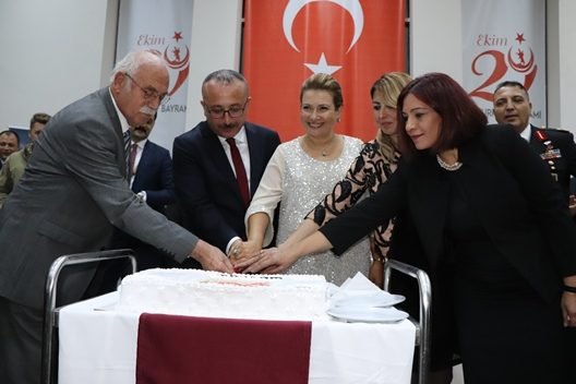 Siirt Valiliği tarafından 29 Ekim Cumhuriyet Bayramı münasebetiyle resepsiyon düzenlendi.
