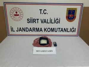 Siirt’te uyuşturucu ticareti yaptığı tespit edilen bir şüpheliye yönelik gerçekleştirilen operasyonda 400