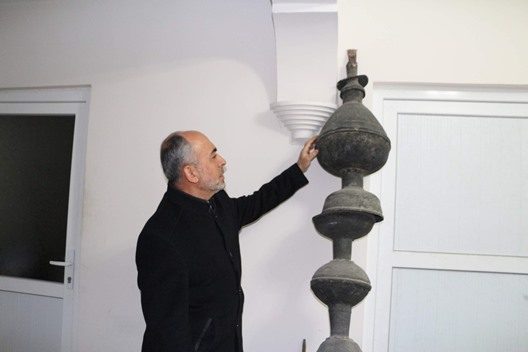 Siirt Ulu Cami’de 750 yıllık alem, müftülük tarafından muhafaza ediliyor.