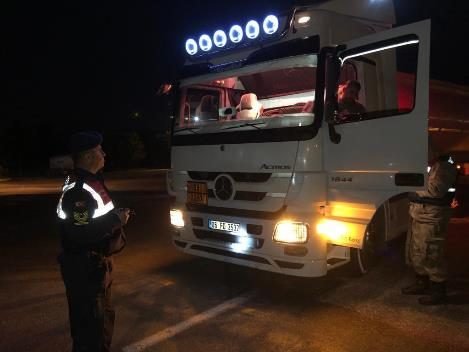 Siirt İl Jandarma Komutanlığına bağlı trafik ekipleri kent genelinde yol