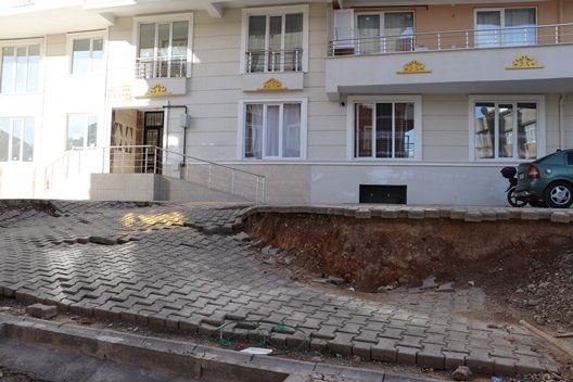 Siirt’te kış mevsimi boyunca aşırı yağan yağışlar sonucu yaşanan toprak