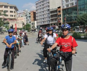 Siirt’te farklı branşlarda spor yapan yaklaşık 40 bisikletli, kentte bisiklet