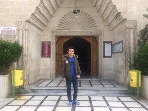 Siirt Çarşı Camii’nde cuma namazı kılan Osman Kızılkaya’nın ayakkabısı çalındı.