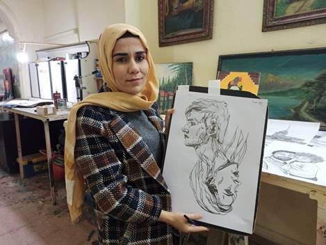 Siirt’te korona virüs salgını nedeniyle evinde zaman geçiren Binevş İnan,