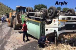 Siirt’in Şirvan ilçesinde saman yüklü kamyonunla seyir halinde iken rampa