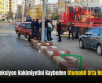 Siirt’te Direksiyon Hakimiyetini Kaybeden Otomobil Orta Refüde Çıktı
