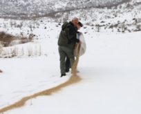 YABAN HAYATI İÇİN DOĞAYA YEM BIRAKTILAR