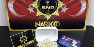 SİİRT’TE DONDURMA KABINDA UYUŞTURUCU YAKALANDI