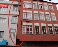 DUVARI ÇATLAK OKUL BİNASINDA KORKULU EĞİTİM