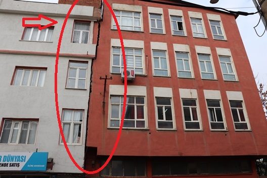 Siirt’in Mesleki ve Teknik Anadolu Lisesi Okulu binasındaki çatlaklar, öğrenciler