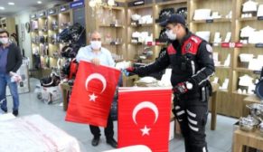 SİİRT’TE ESNAFA TÜRK BAYRAĞI VE MASKE DAĞITILDI