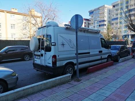 Siirt’te Belediye hizmet binası önünde yaklaşık 20 günden beri park