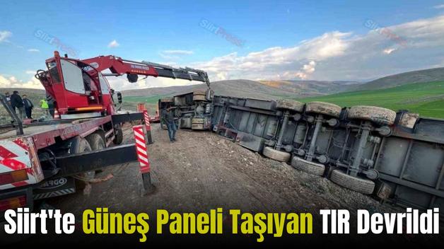 Siirt’te Güneş Paneli Taşıyan TIR Devrildi