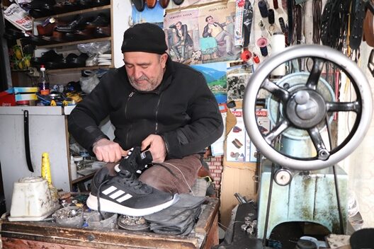 Siirt’te yaklaşık yarım asırdır, bir cami minaresinin dibindeki 6 metrekarelik